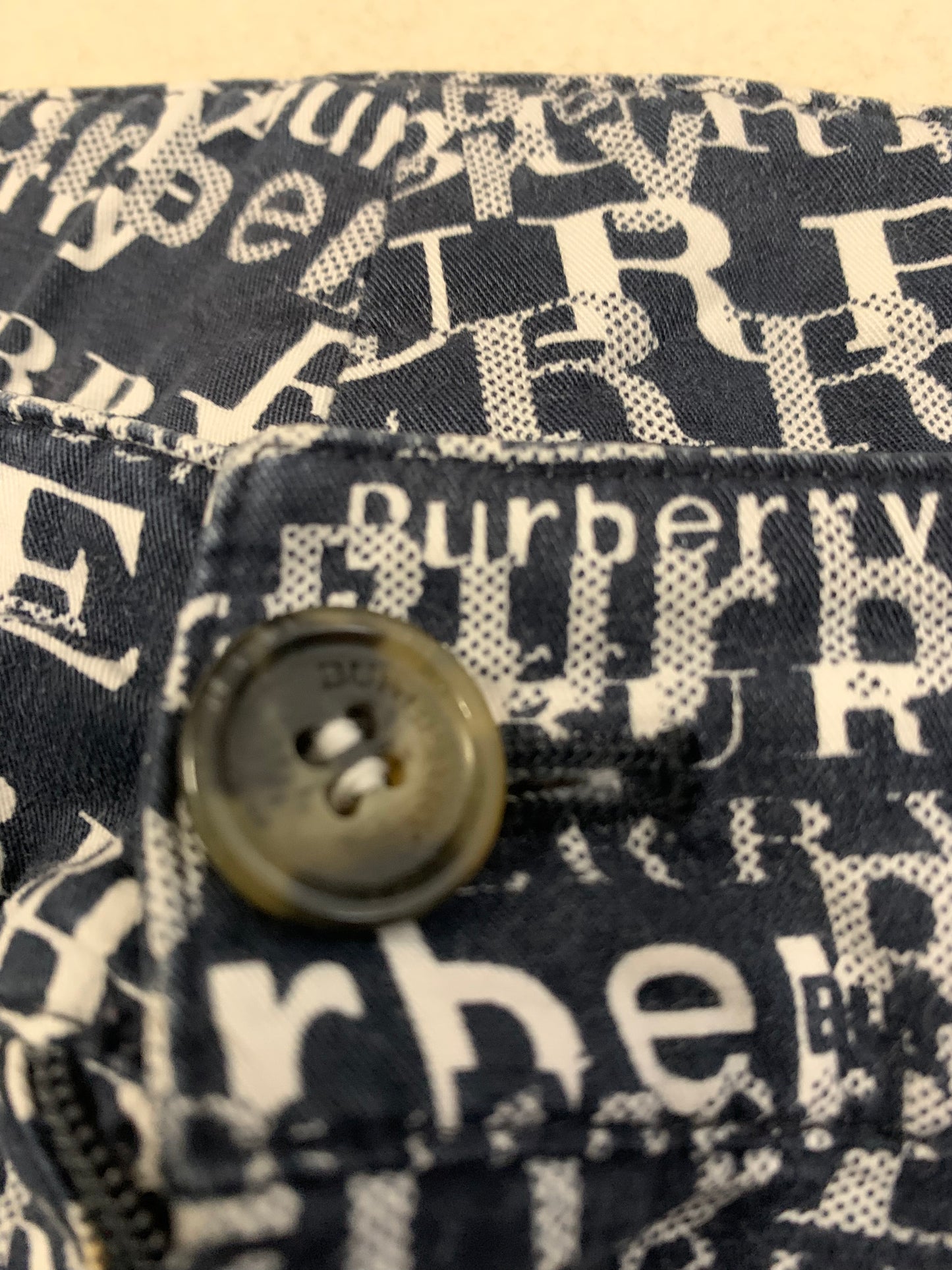Pantalones Vintage Burberry All Over Print 90’s - M