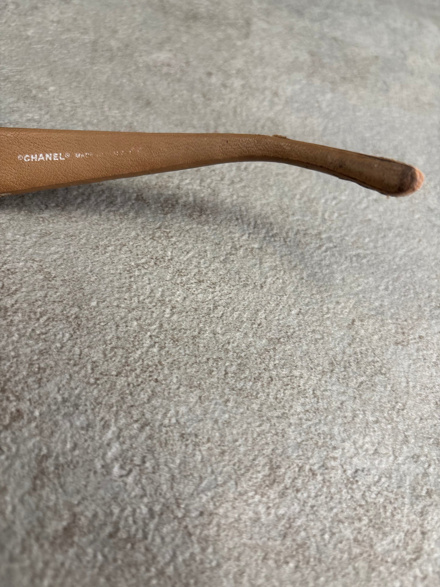 Gafas Chanel Patilla de Cuero 00s Vintage
