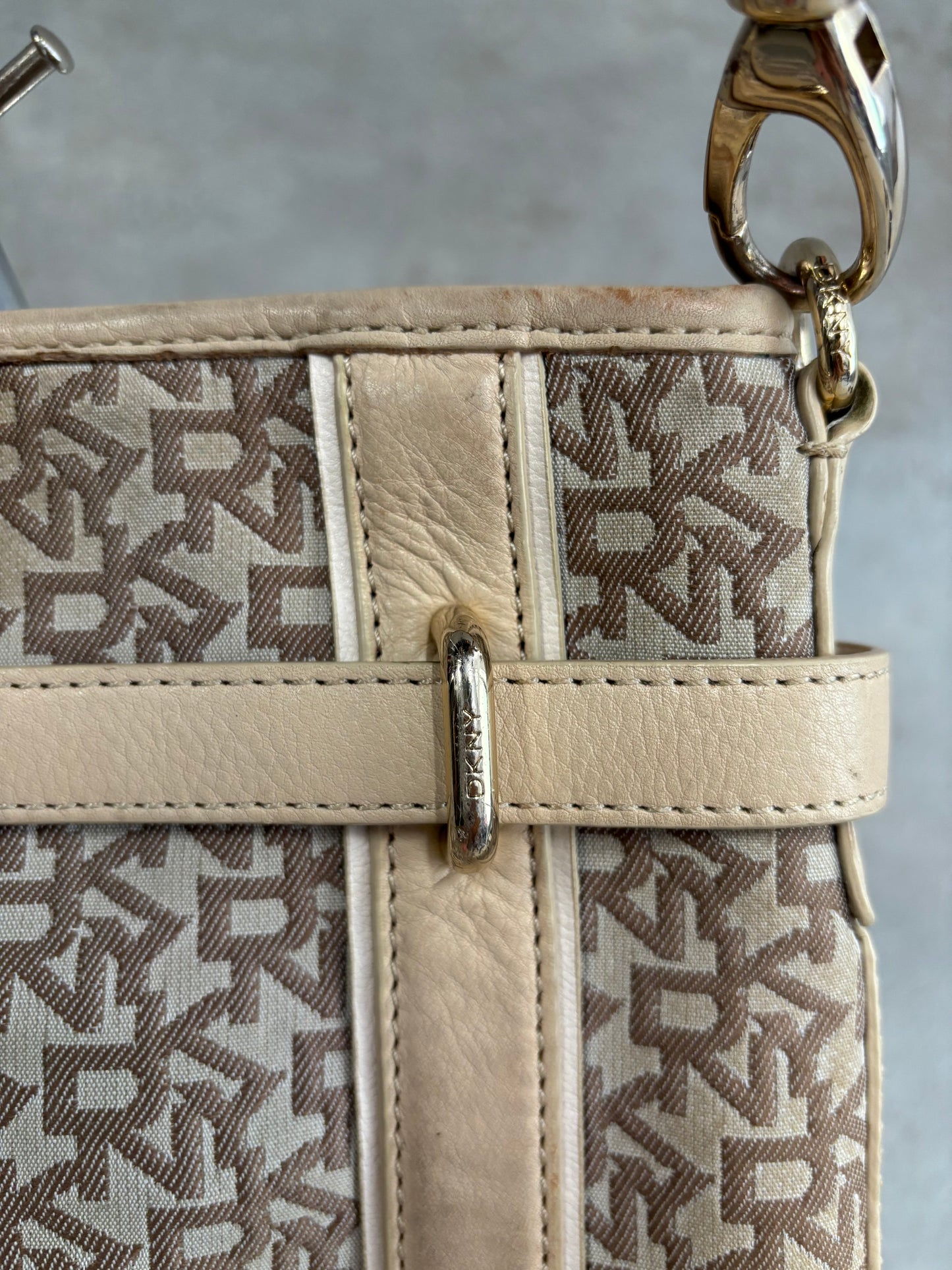 Bandolera Monogram DKNY 00s Vintage