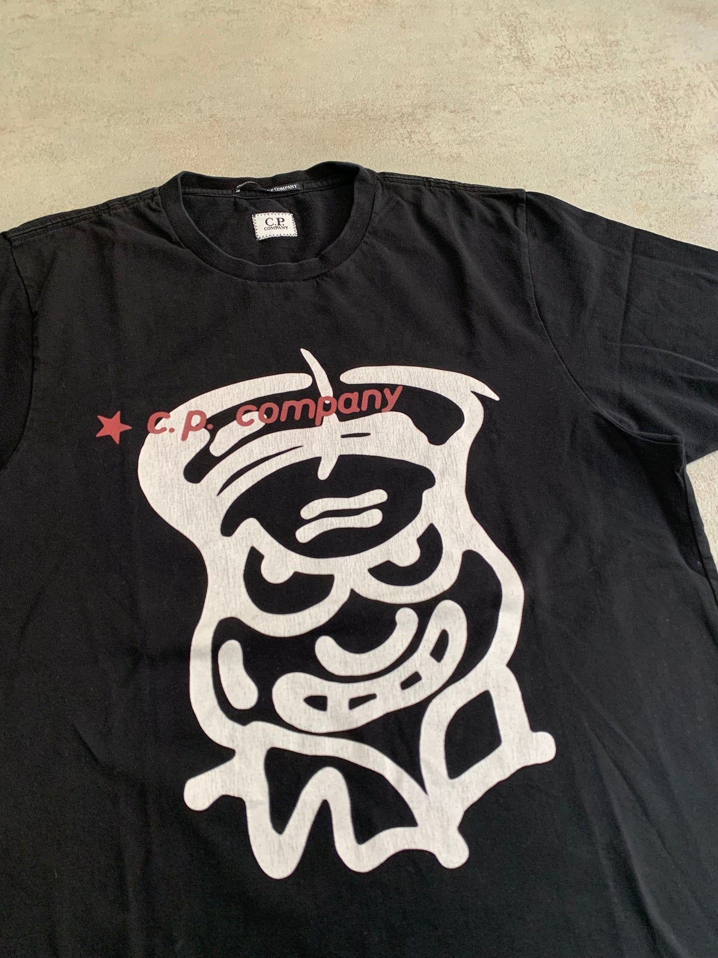 Camiseta Vintage Cp Company ‘Comics and Cars’ - L