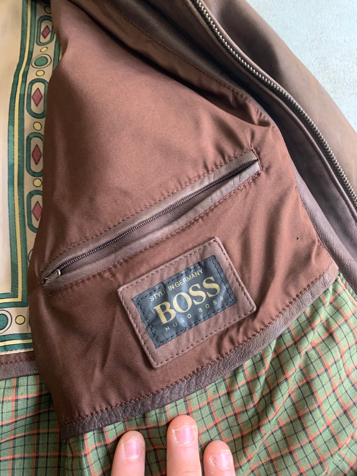 Chaqueta Cuero Vintage Hugo Boss 90’s - L
