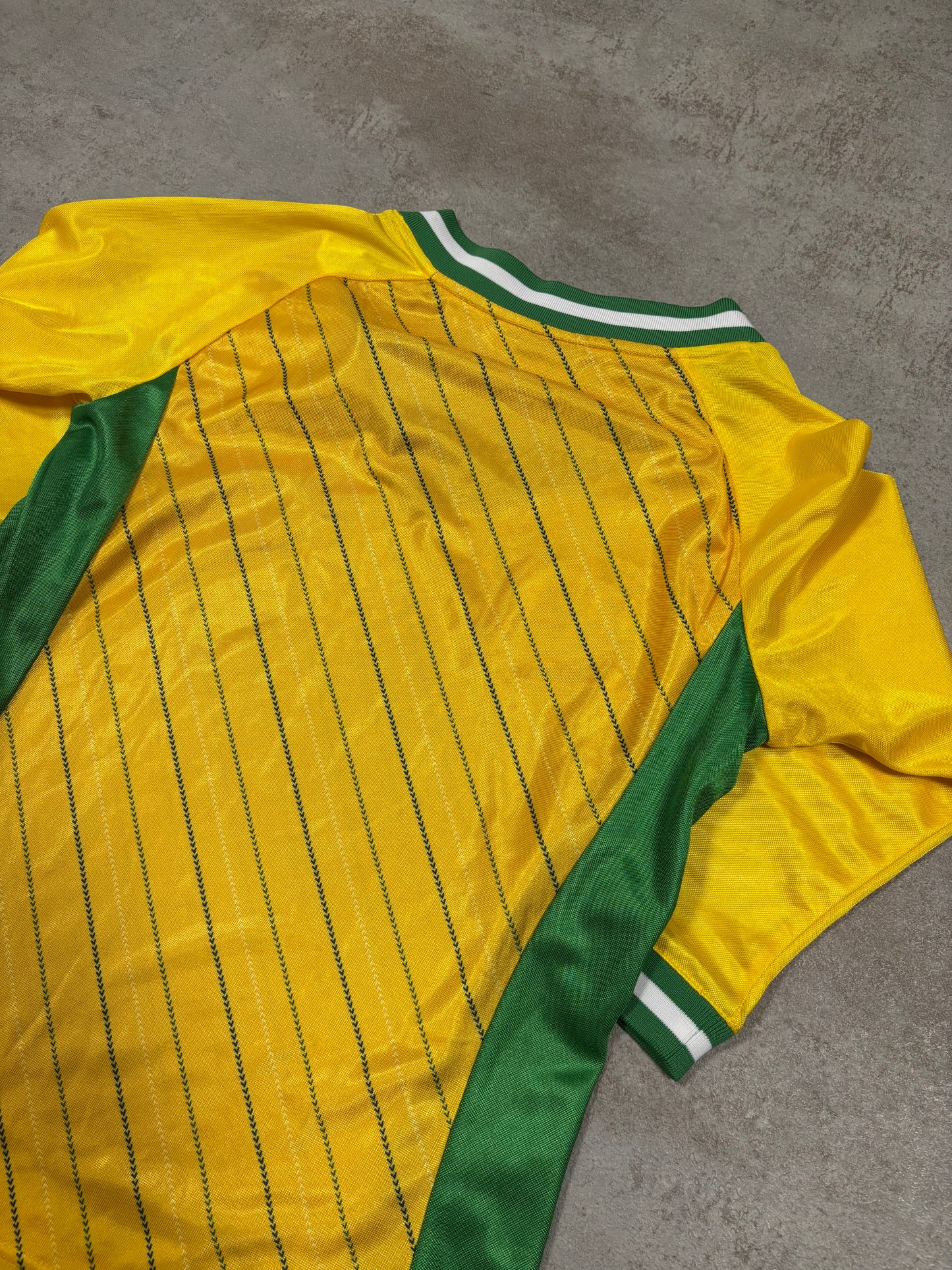 Top Manga 3/4 Nike Brasil 2005 Vintage - M Woman