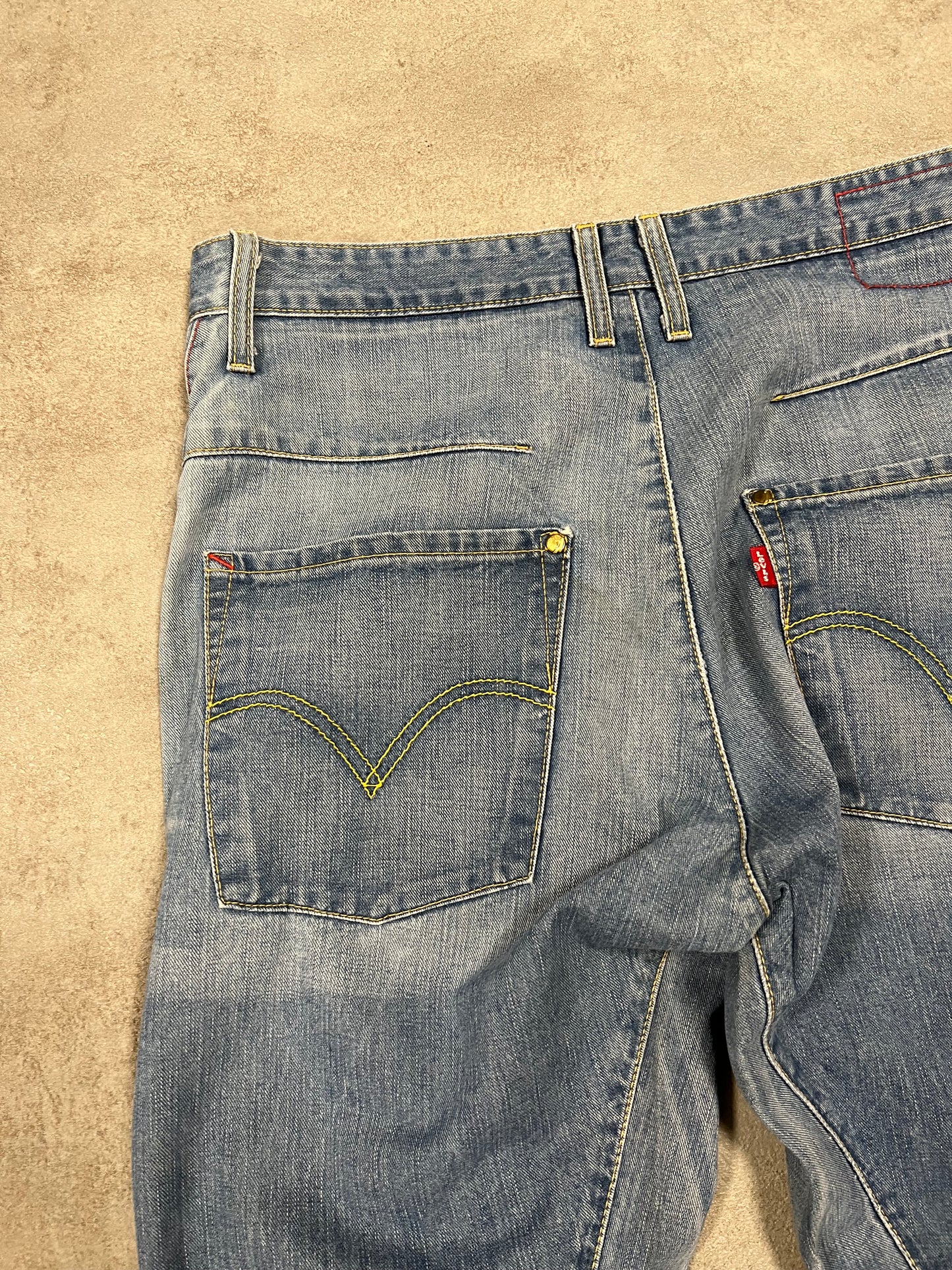 Pantalones Vaqueros Vintage Levi’s Engineered Asymethric Cut 00’s - M