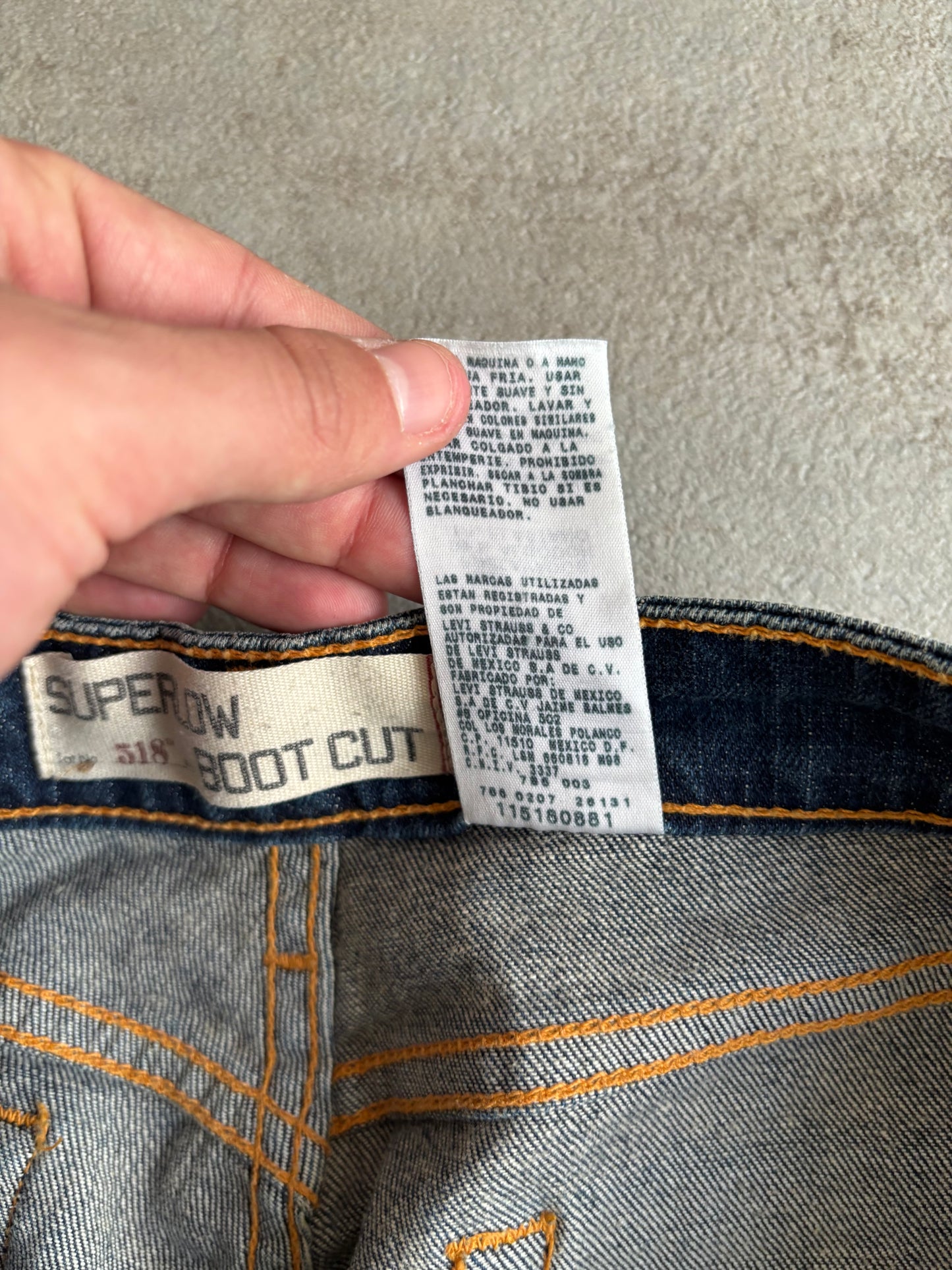 Pantalones Superlow Boot Cut Levi’s 00s Vintage - M