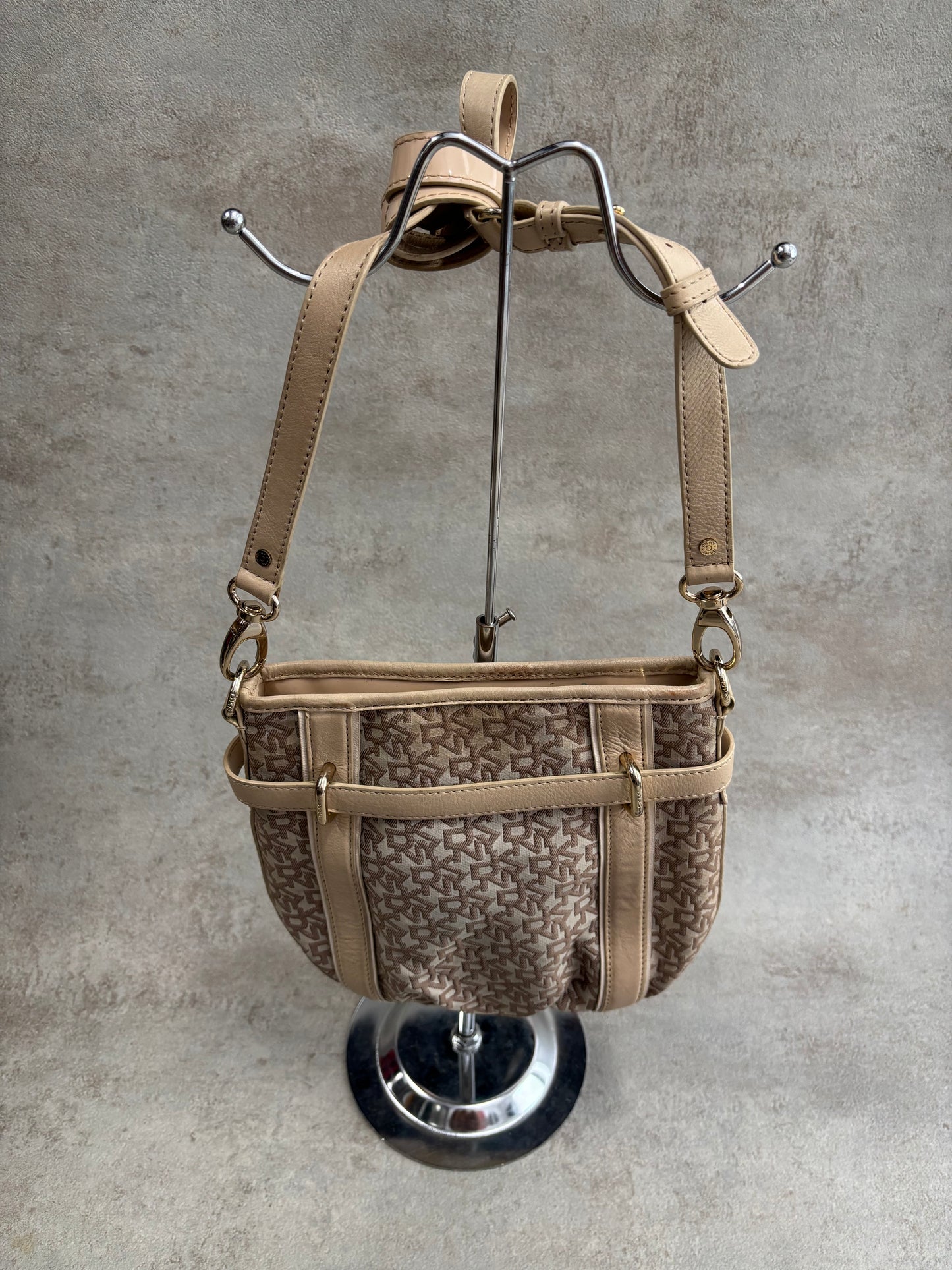 Bandolera Monogram DKNY 00s Vintage
