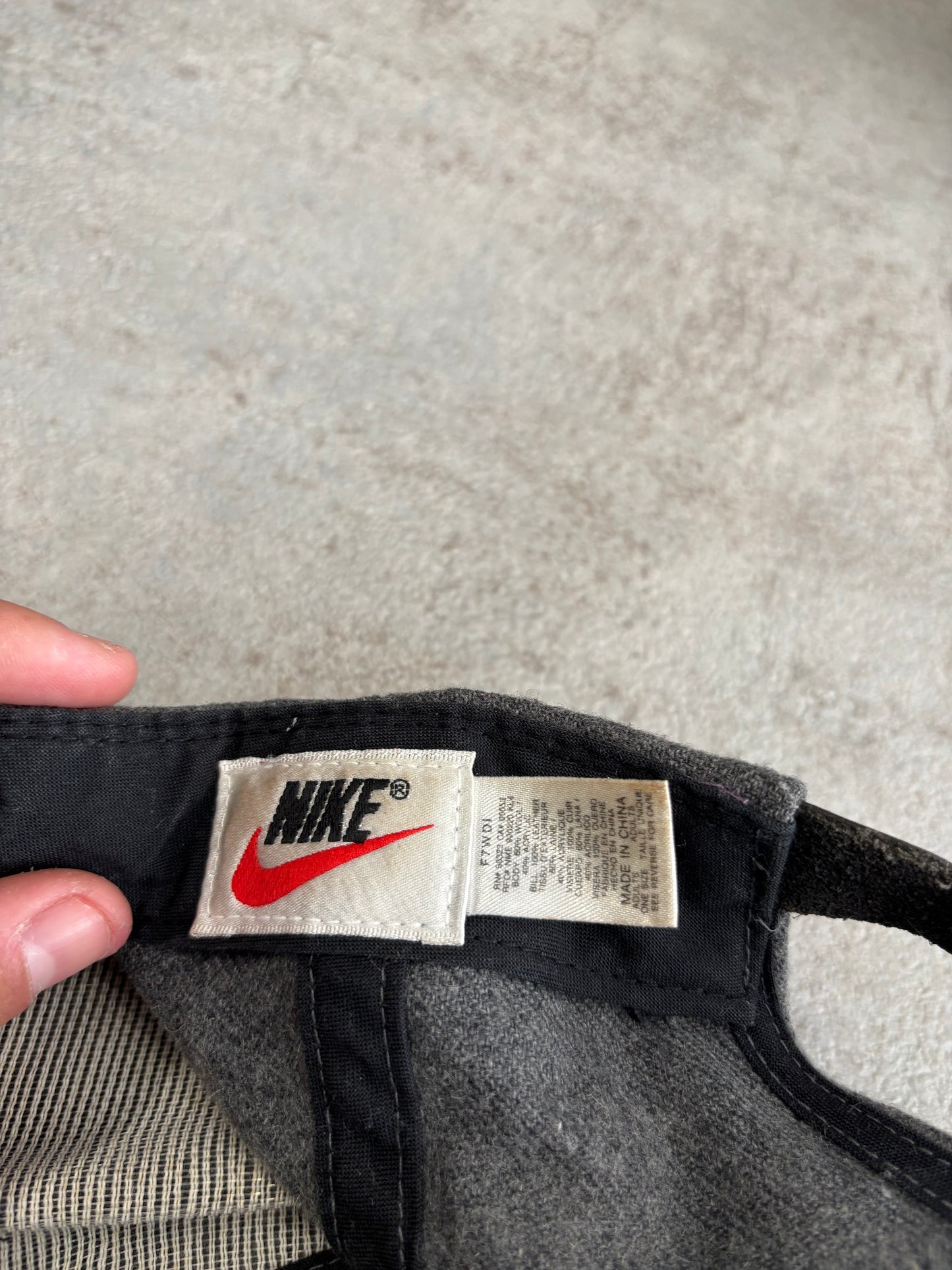 Gorra Terciopelo Cuero Nike 90s