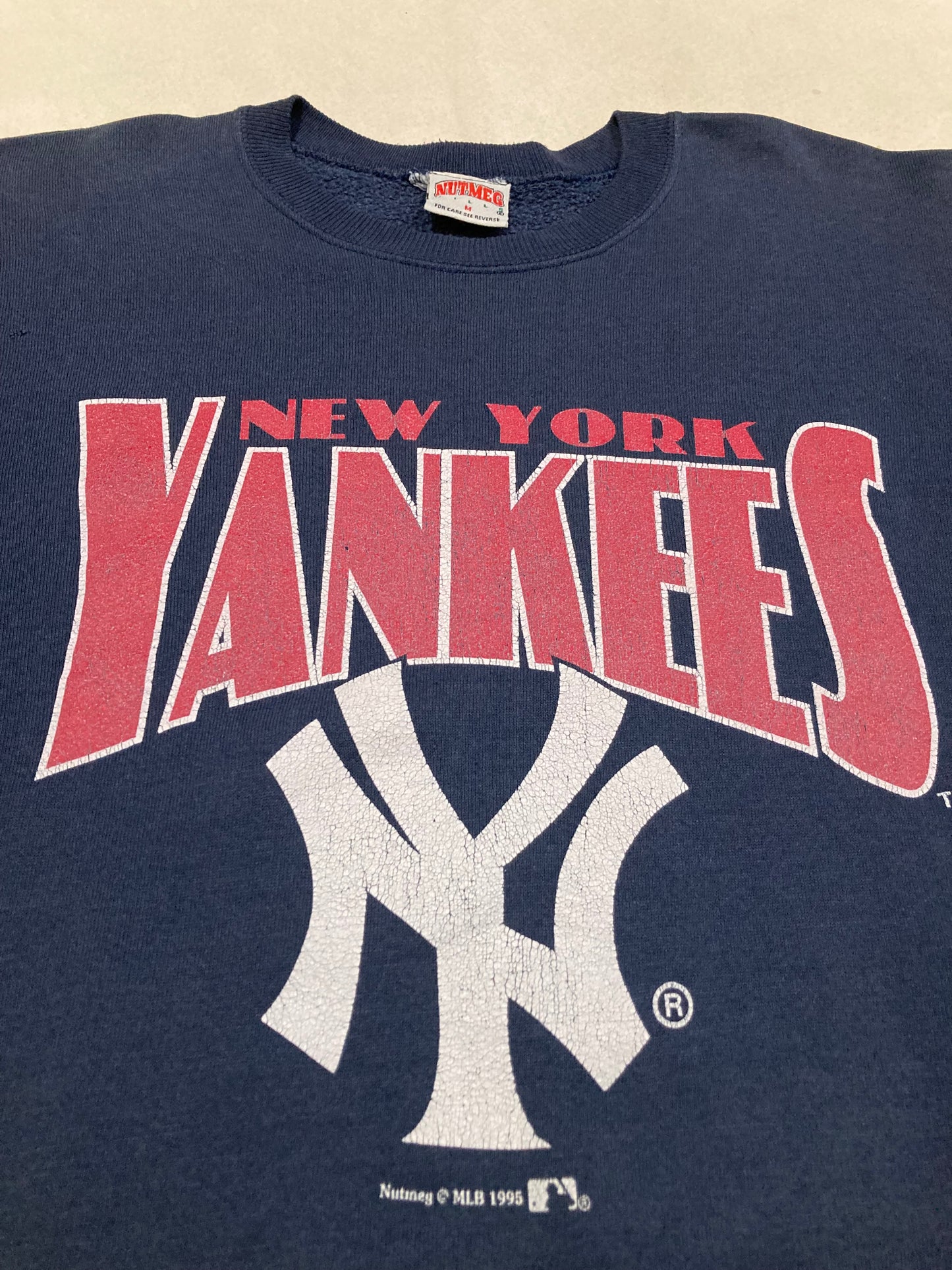 Sudadera Nutmeg Mills New York Yankees 1995 Licensed MLB - M