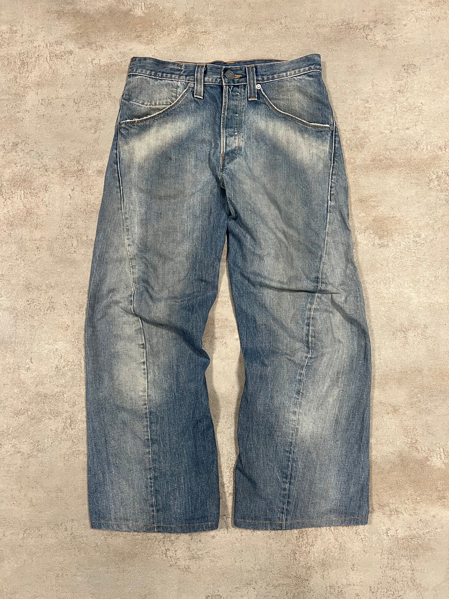 Pantalones Vaqueros Asimétricos Vintage Levi’s Engineered ‘Buckle Back ‘ 00’s - S
