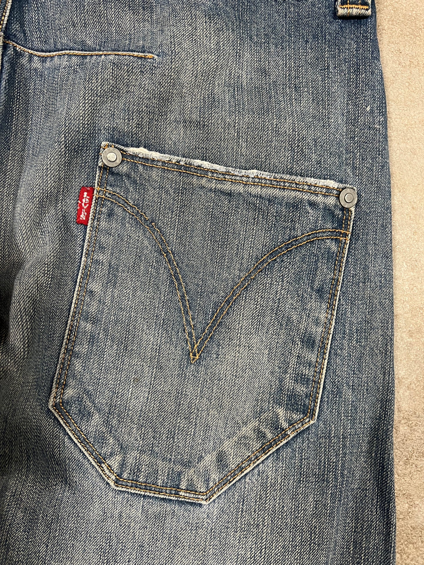 Pantalones Vaqueros Asimétricos Vintage Levi’s Engineered ‘Buckle Back ‘ 00’s - S
