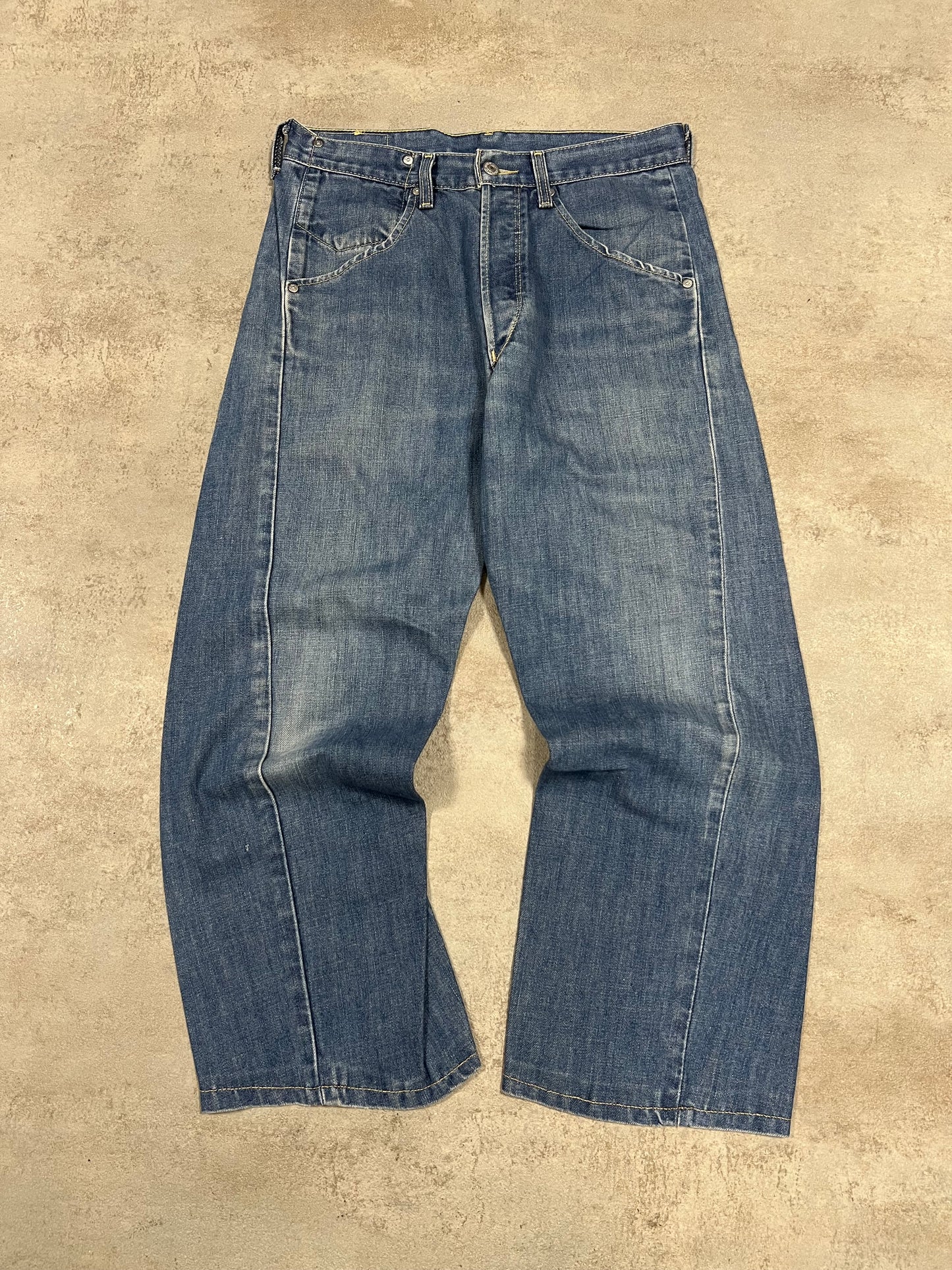 Pantalones Vaqueros Vintage Levi’s Engineered Asymethric Cut 00’s - M