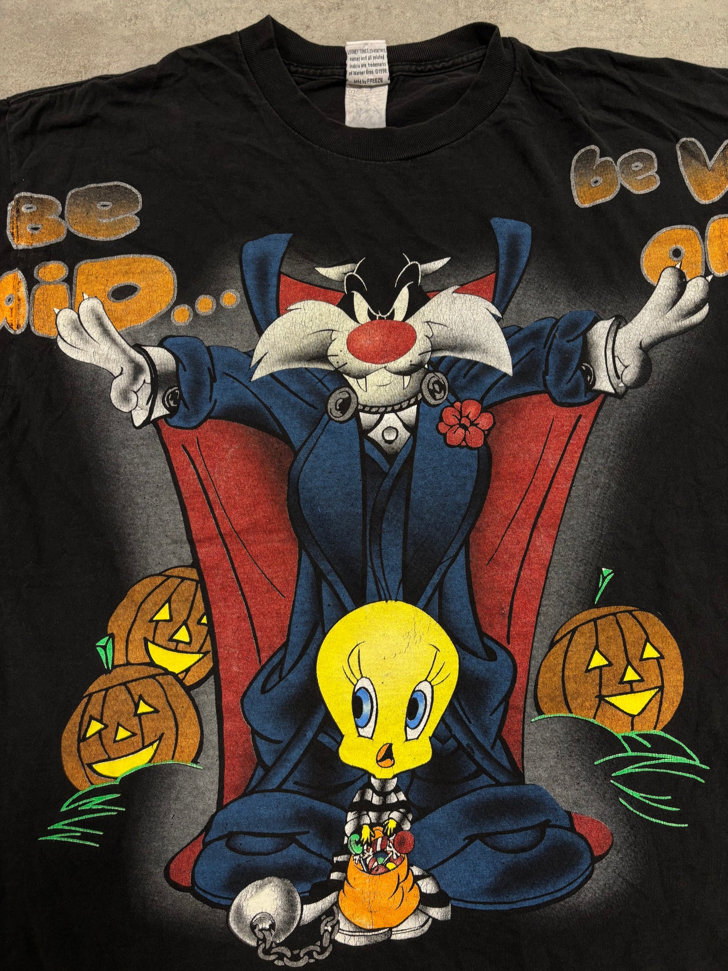 Camiseta Estampada Looney Tunes Halloween 1998 Vintage - XL