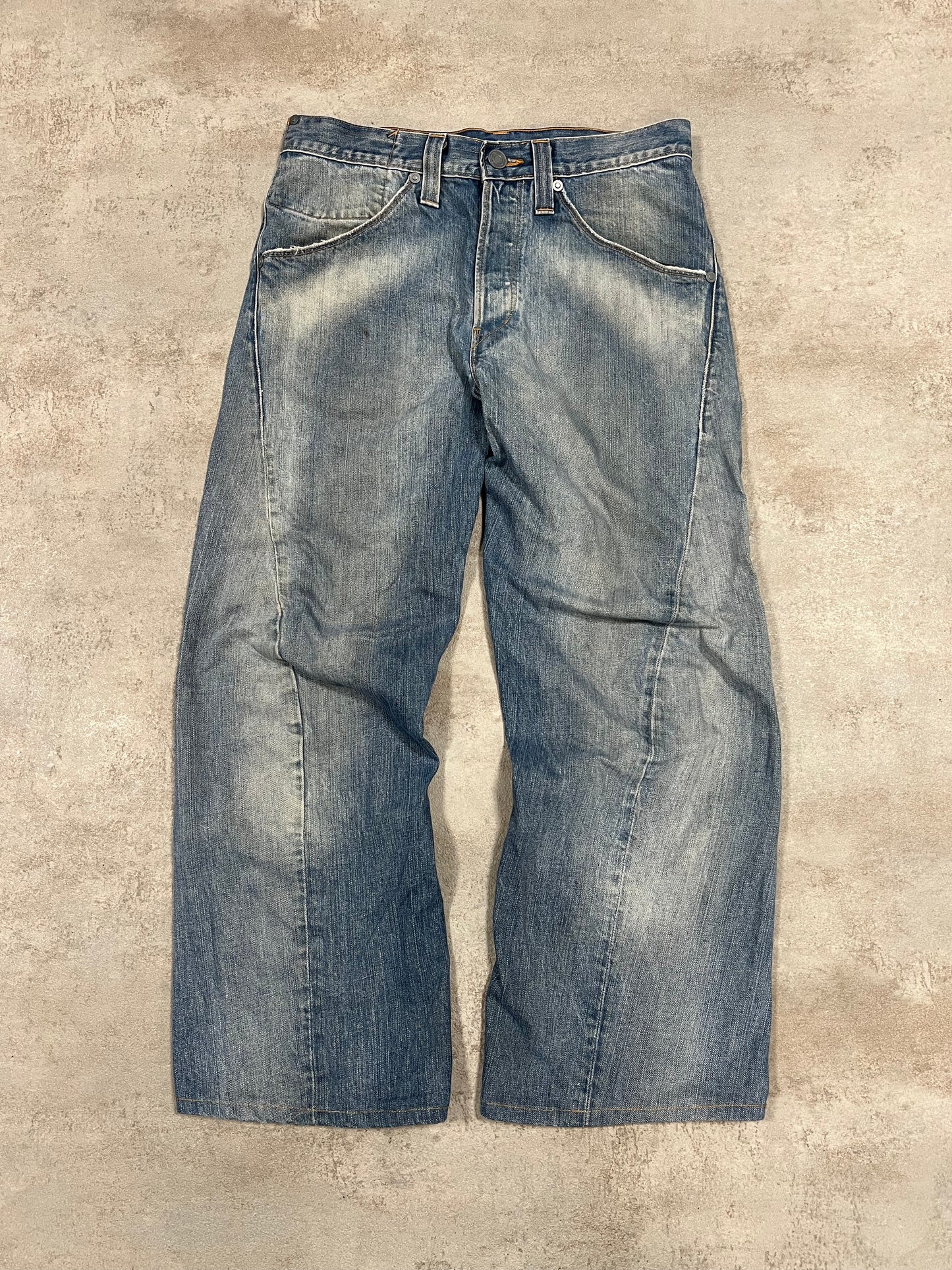 Pantalones Vaqueros Asimétricos Vintage Levi’s Engineered ‘Buckle Back ‘ 00’s - S