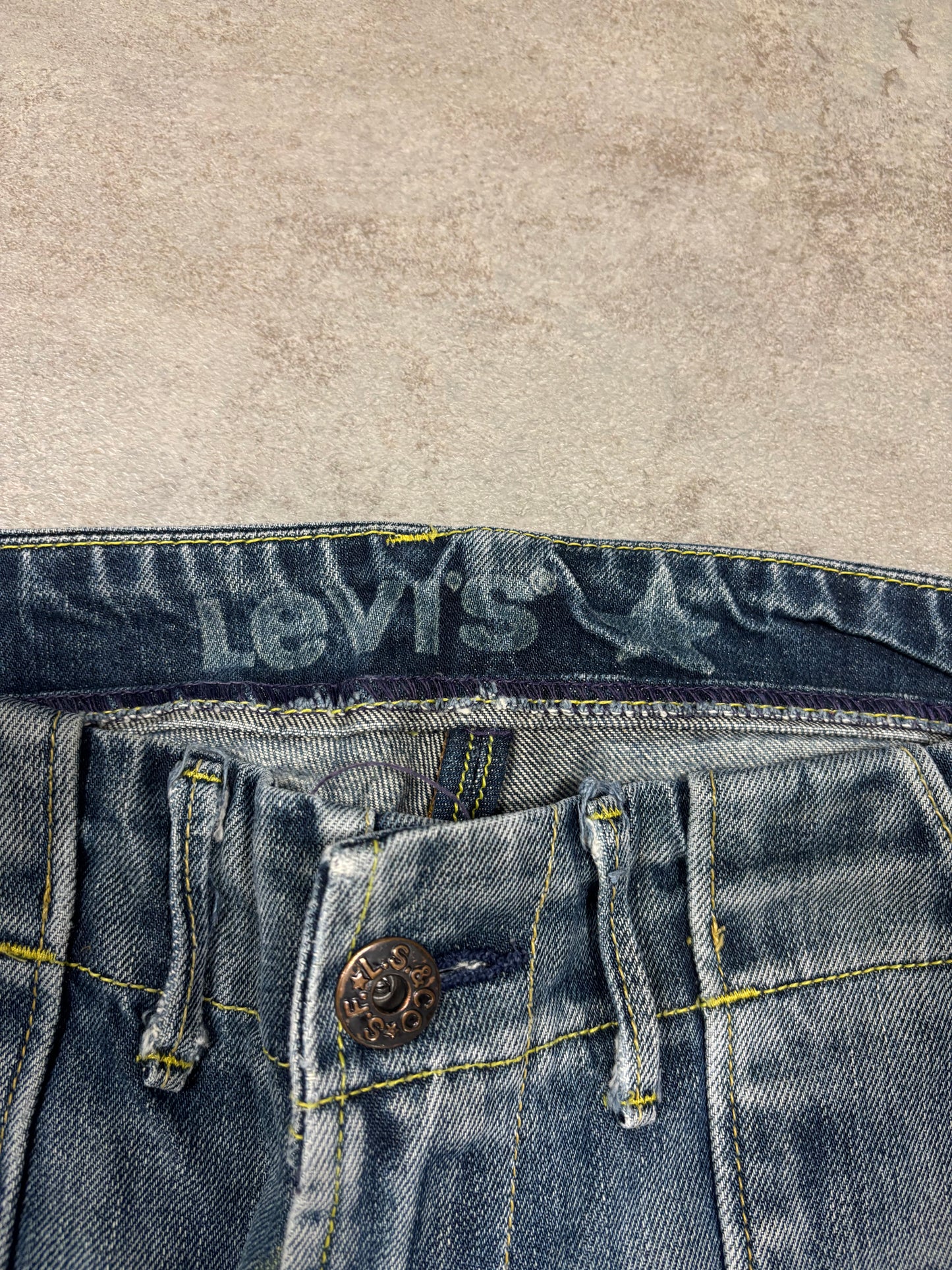 Pantalones Rectos ‘Buckle Back’ Levi’s 00s Vintage - M