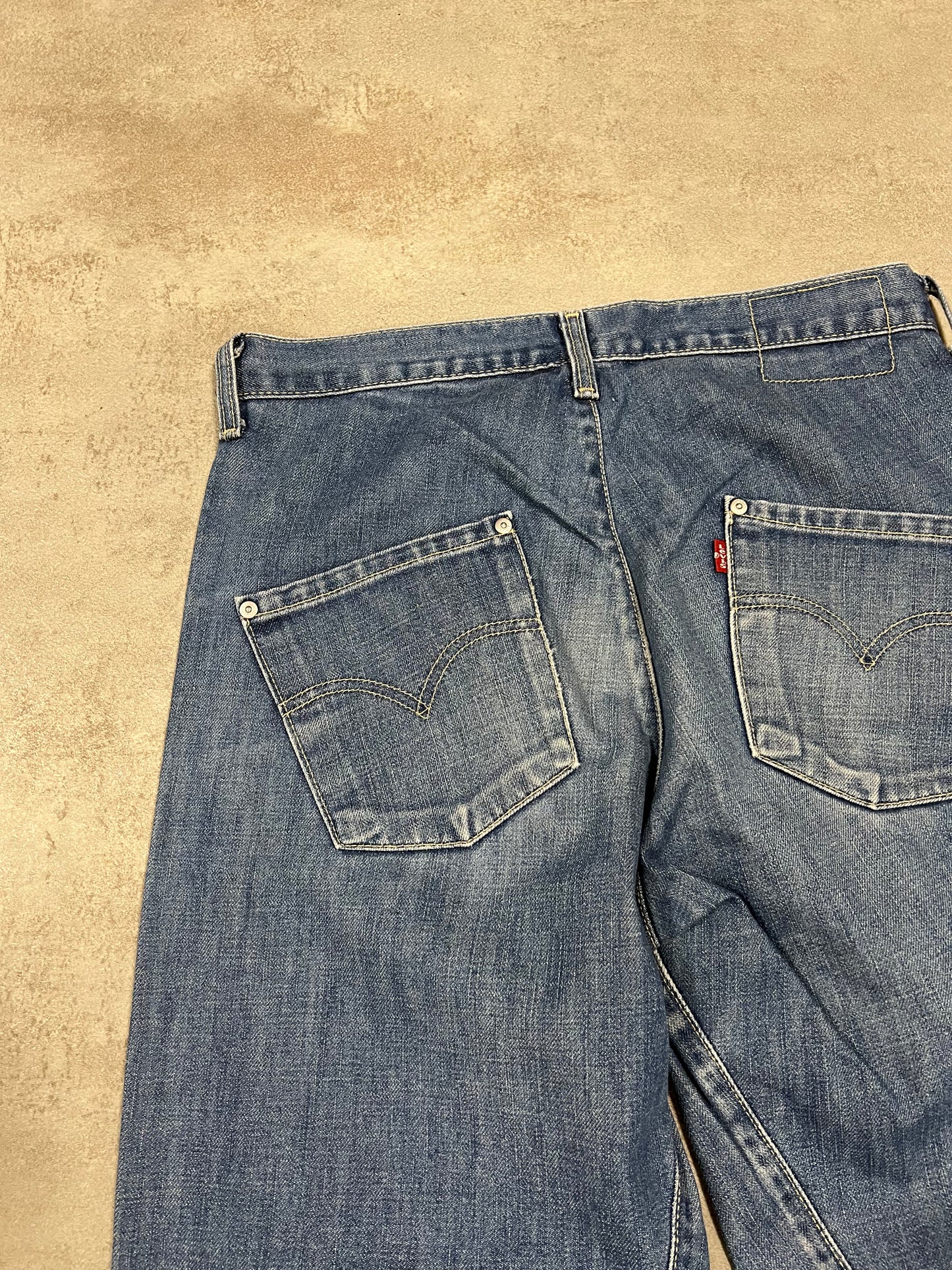 Pantalones Vaqueros Vintage Levi’s Engineered Asymethric Cut 00’s - M