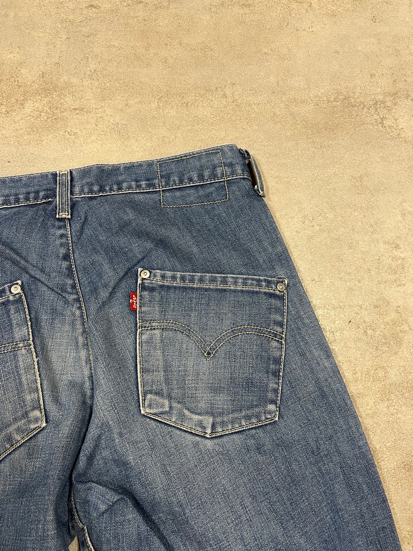 Pantalones Vaqueros Vintage Levi’s Engineered Asymethric Cut 00’s - M