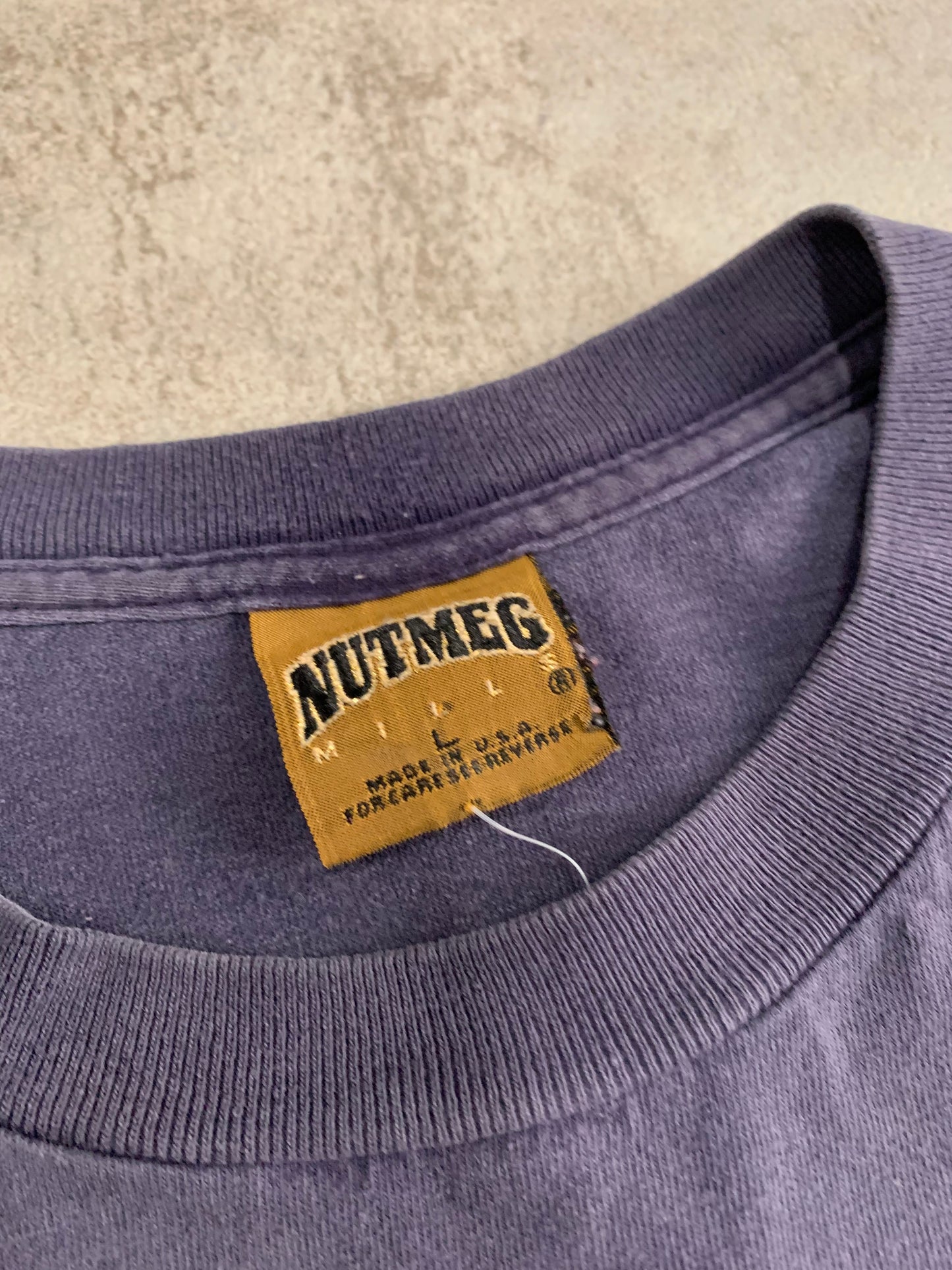 Camiseta Vintage Nutmeg Mills 90’s Made in USA - L