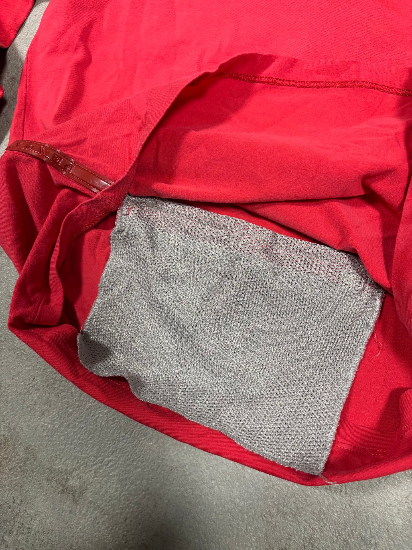 Camiseta Pico Elástica Prada 90s Vintage - L