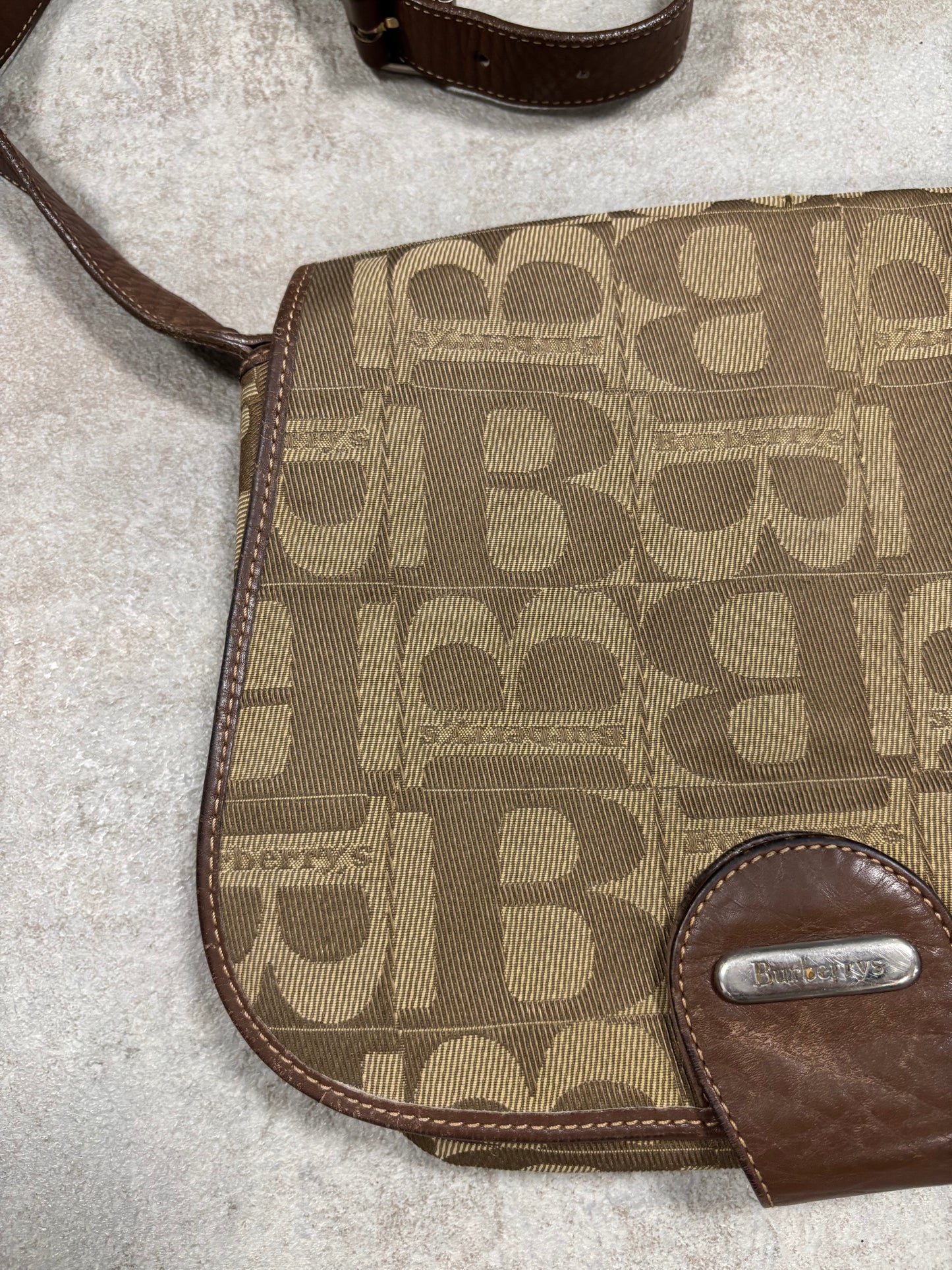 Bolso Bandolera Monogram Burberry 00s Vintage