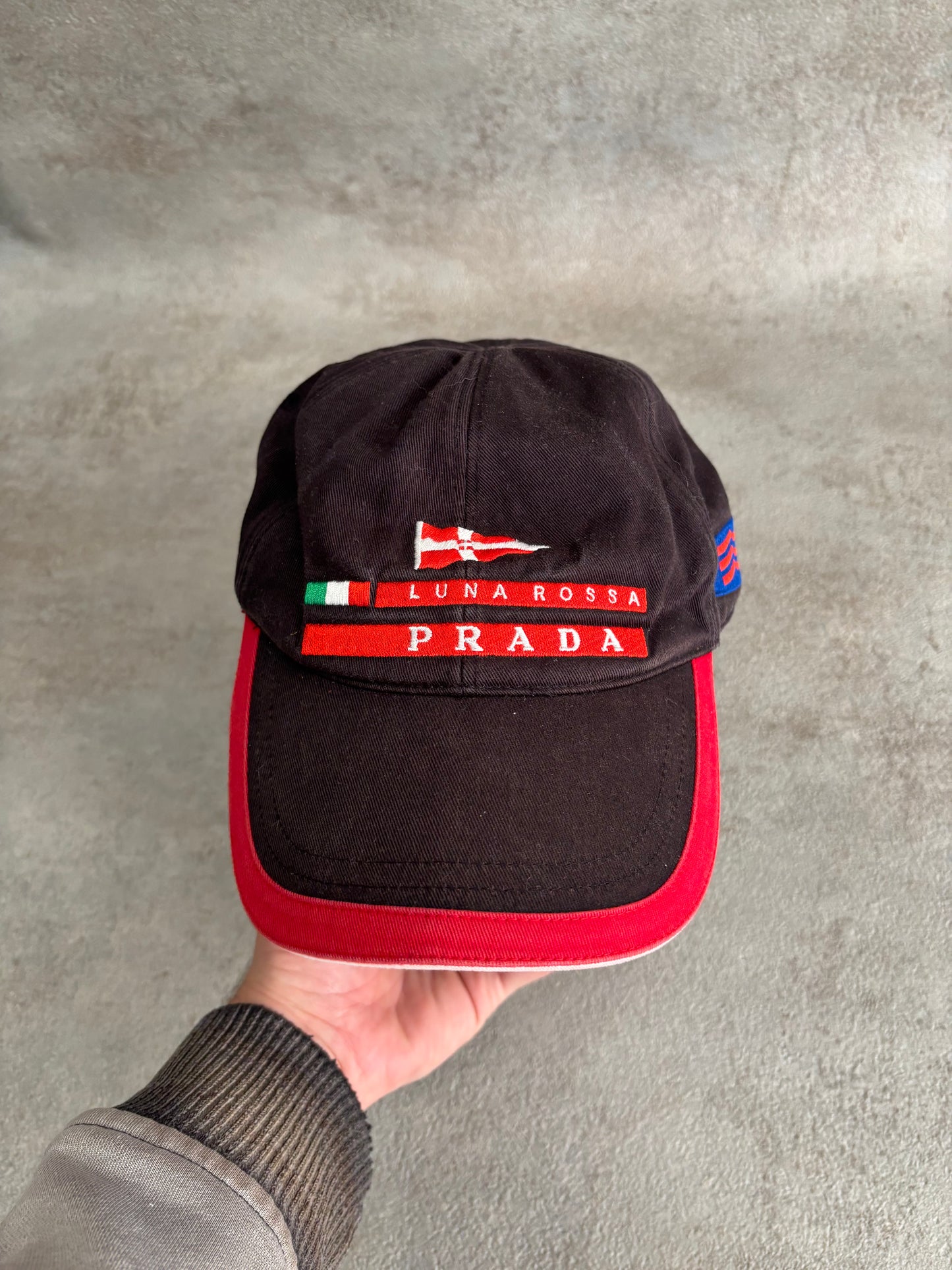 Gorra Prada Luna Rossa 00s Vintage